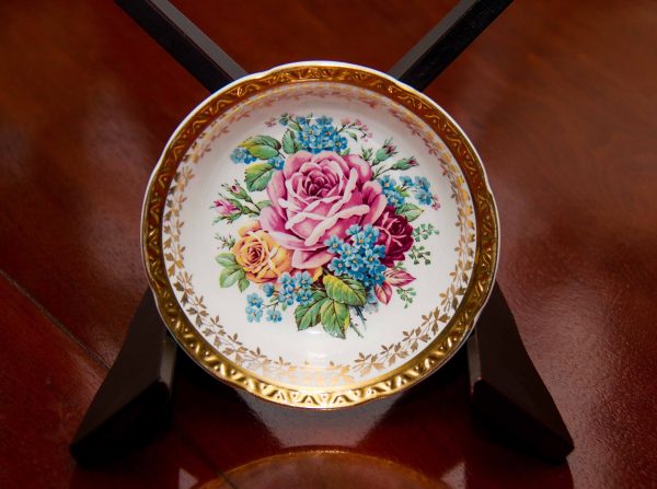 Weatherby Hanley Royal Falcon Ware small dish. With embossed gold edge and large rose pattern., Weatherby Hanley England Royal Falcon Ware gold embossed edge rose pattern dish
