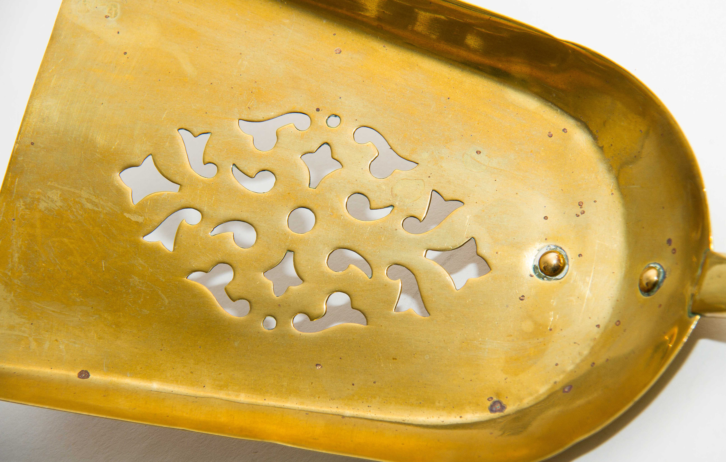 Brass decorative shovel cut out pattern fireside coal shovel fireplace accessory. Display prop bar cafe pub restaurant