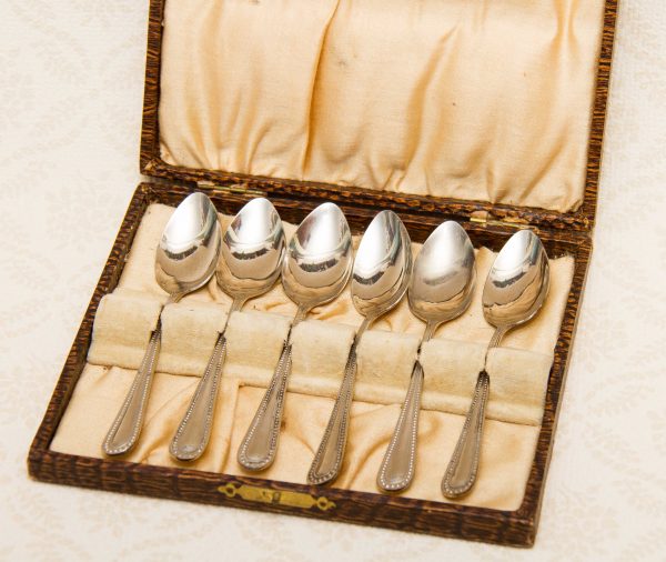 Silver Plated Vintage Set of 6 Teaspoons, Silver Plated Vintage Set of 6 Teaspoons in Case