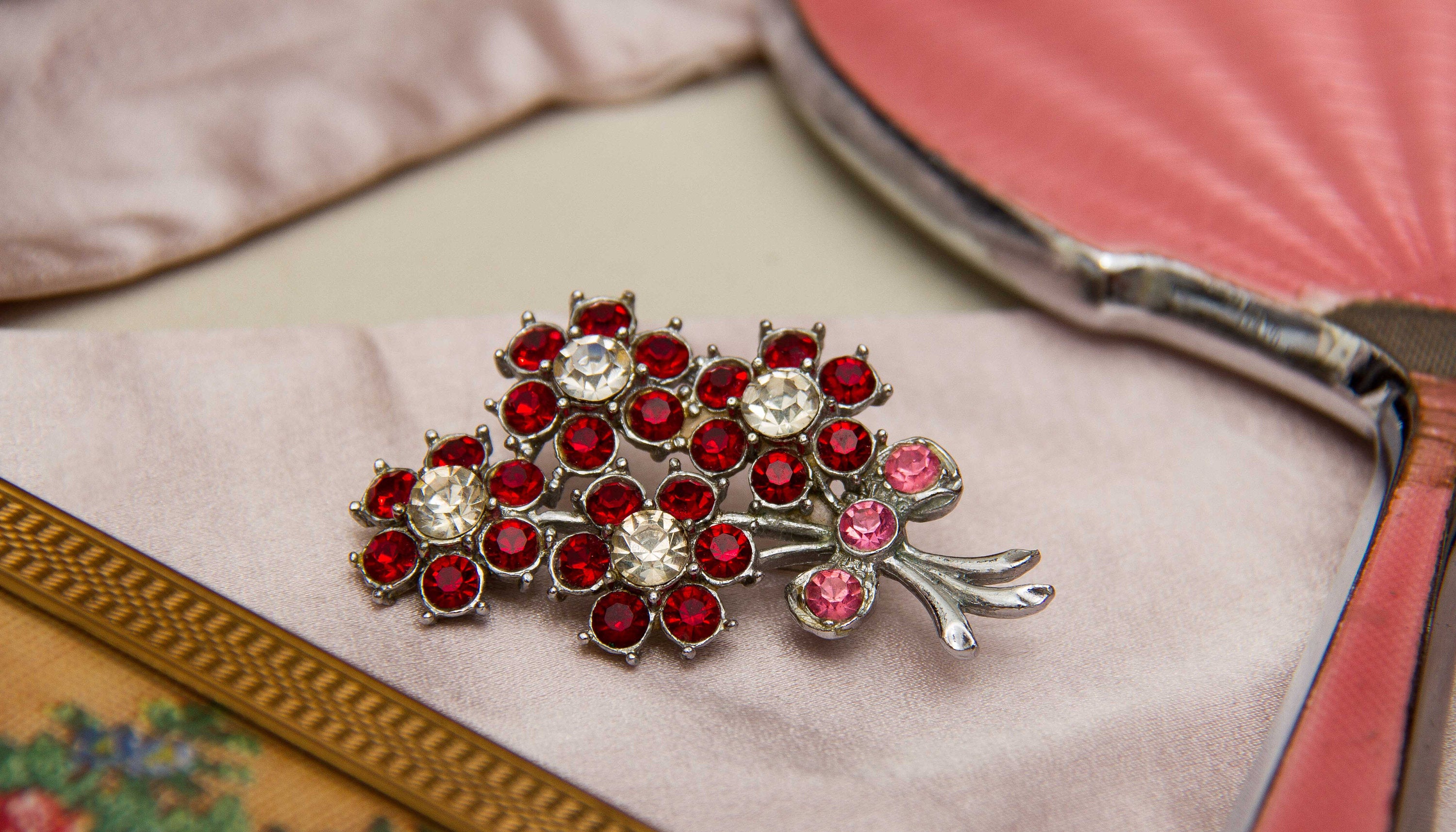 RHINESTONE Antique Style Brooch MeTaL FLOWER Red PINK 