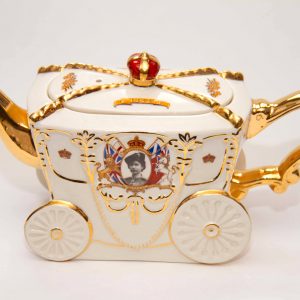 Queen Elizabeth II 1953 Coronation Coach Teapot Garden House Pottery