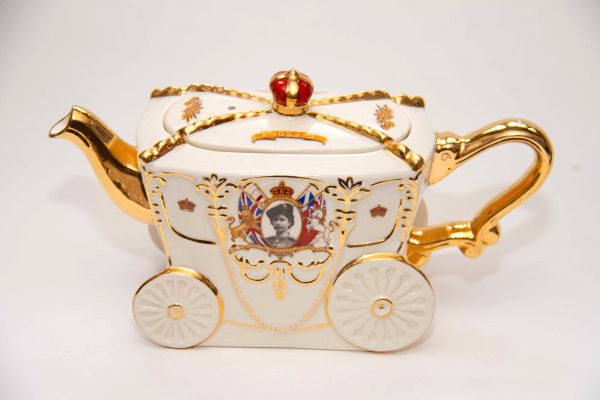 Queen Elizabeth II 1953 Coronation Coach Teapot, Queen Elizabeth II 1953 Coronation Coach Teapot Garden House Pottery